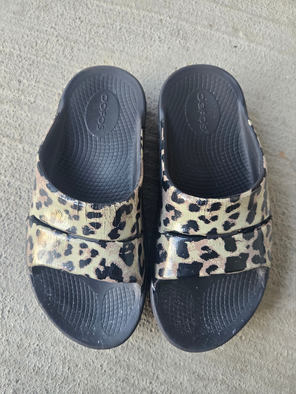 OOFOS Black Footbed with Gold Leopard-Print Strap